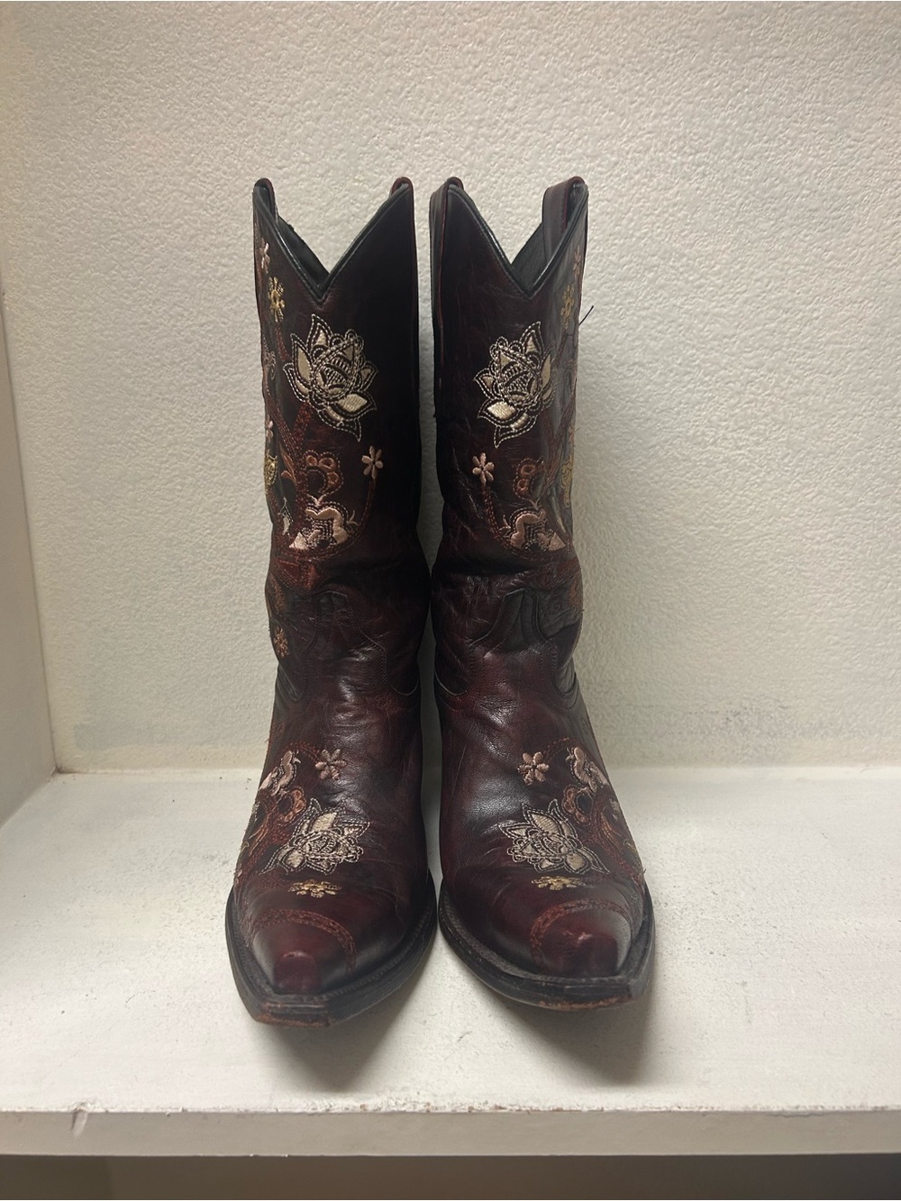 Lucchese black cherry Gardenia Boots